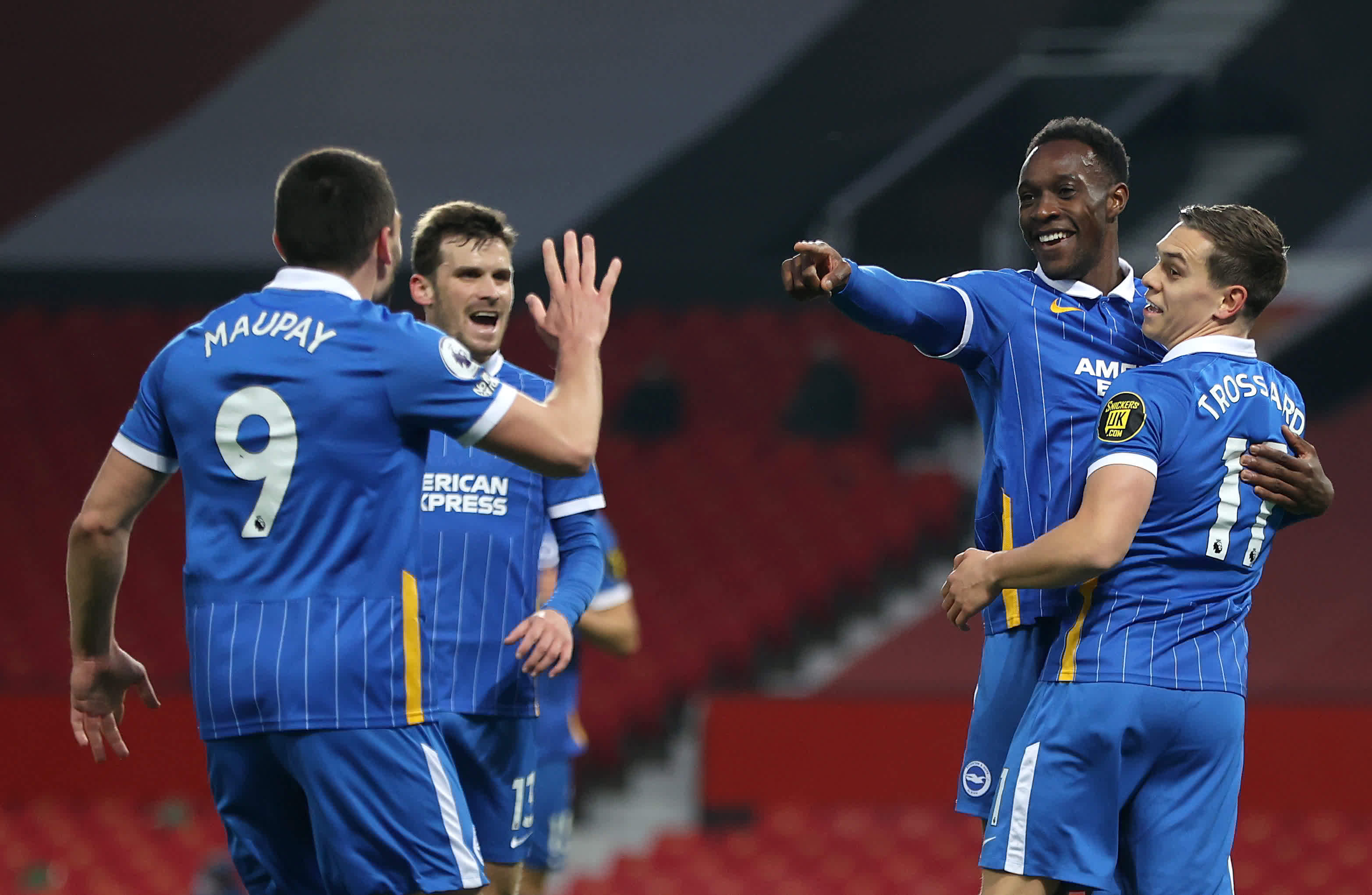 其中扮演了 其中扮演了