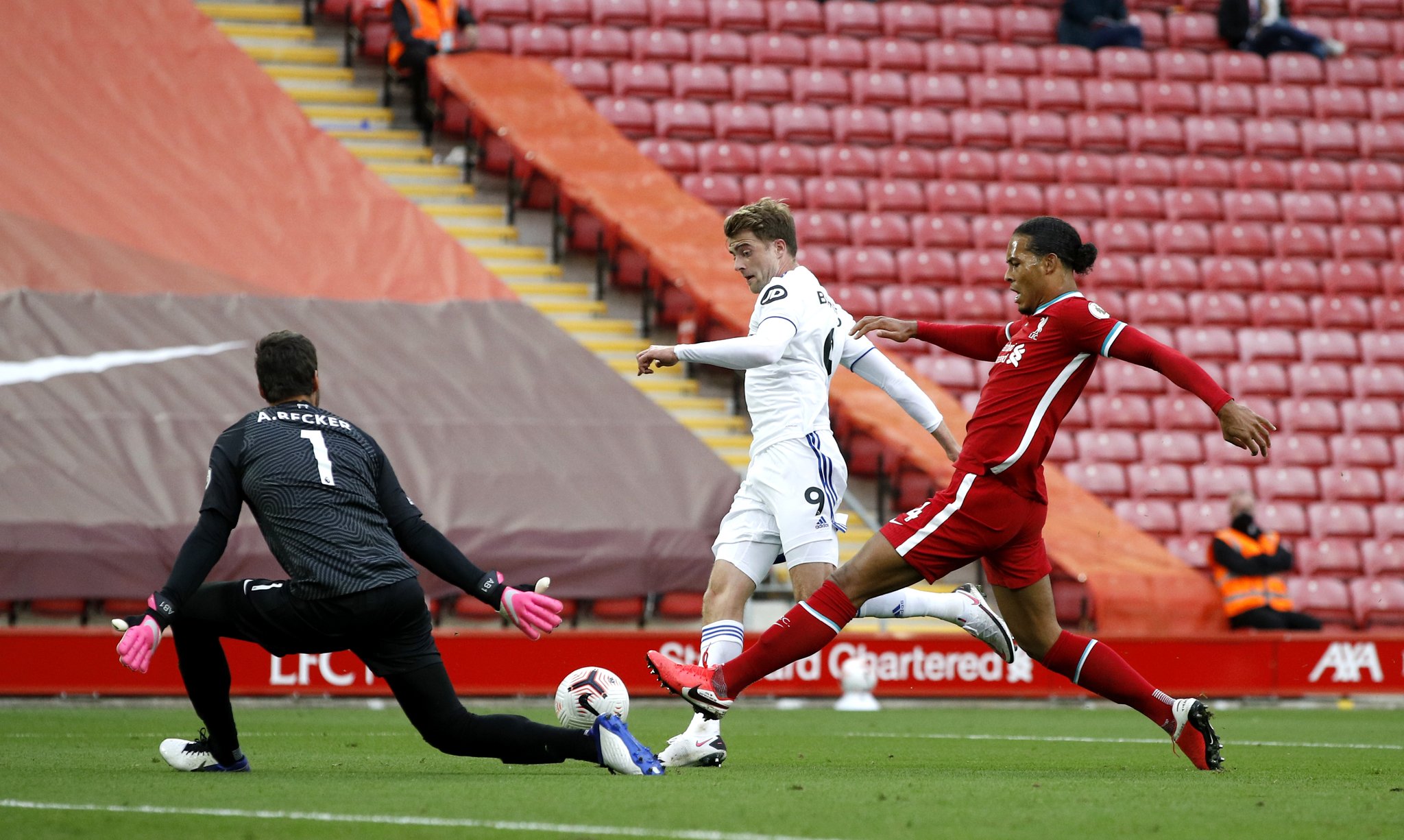 在主场比赛 在主场比赛